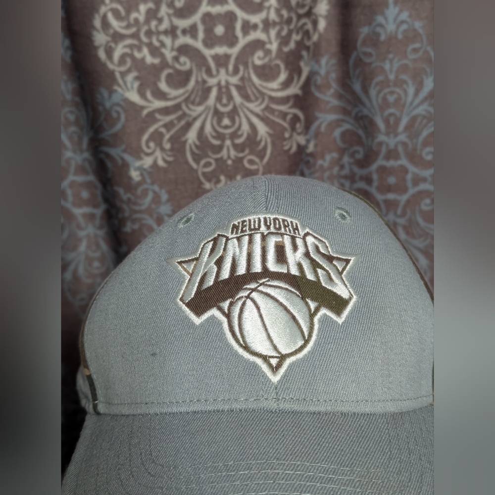 Men's Adidas Gray and Camo New York Knicks Hat Size L/XL - Picture 5 of 10
